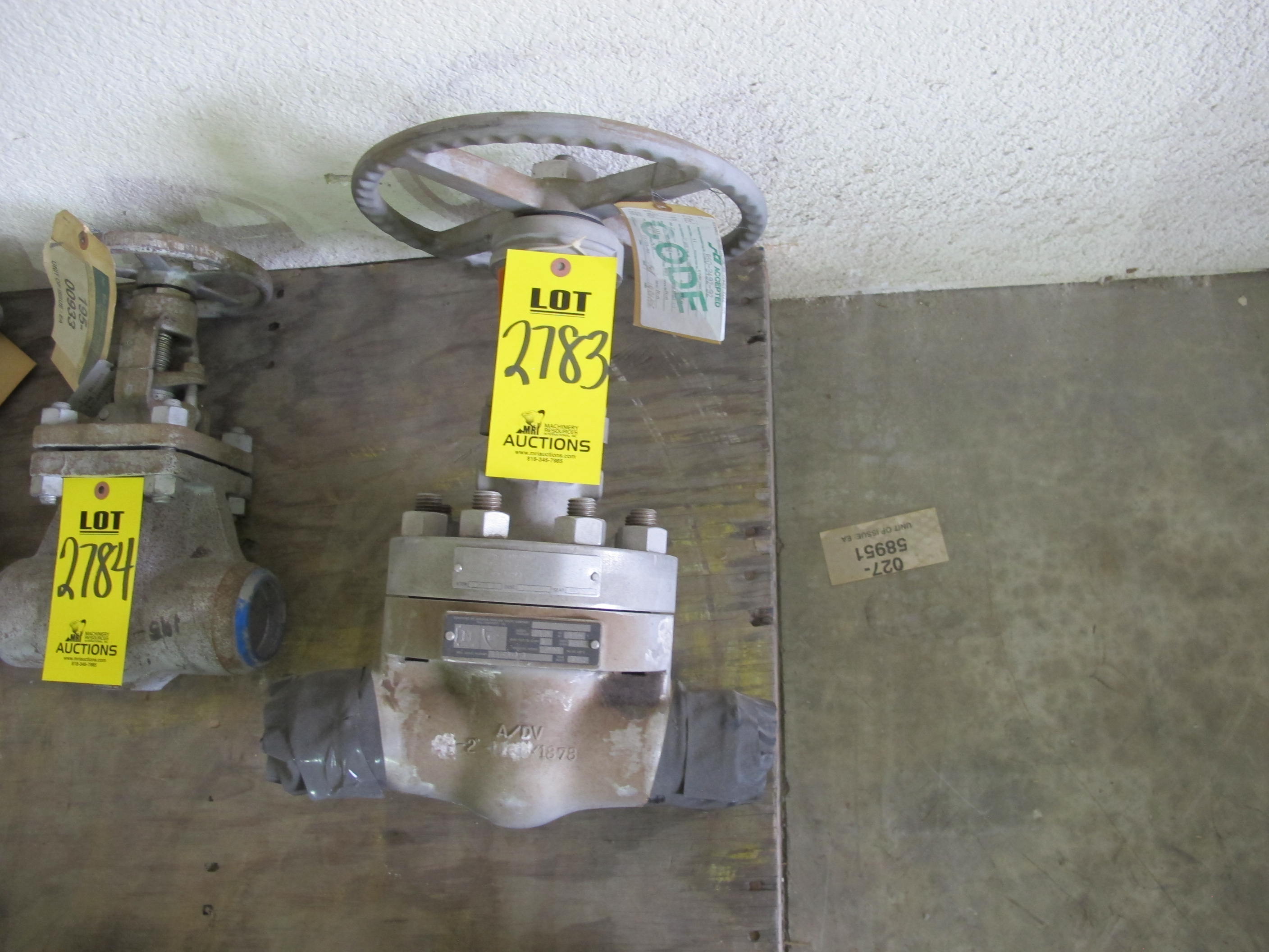 VALVE, GATE TYPE, 2-1/2" SIZE, 150 LB/550 DEGREE F, 275 LB WOG RATING, CARBON STL MATERIAL, BUTT WELD CONNECTIONS, SA216 GRADEWCB SPECIFICATION, BOLTED BONNET, OUTSIDE SCREW AND YOKE STYLE, SS SEAT, DISC AND STEM TRIM, HANDWHEEL OPERATOR. PAINT CODE D, PART # 1503NWE 2-1/2 (W-51) LOADING & HANDLING FEE $15-